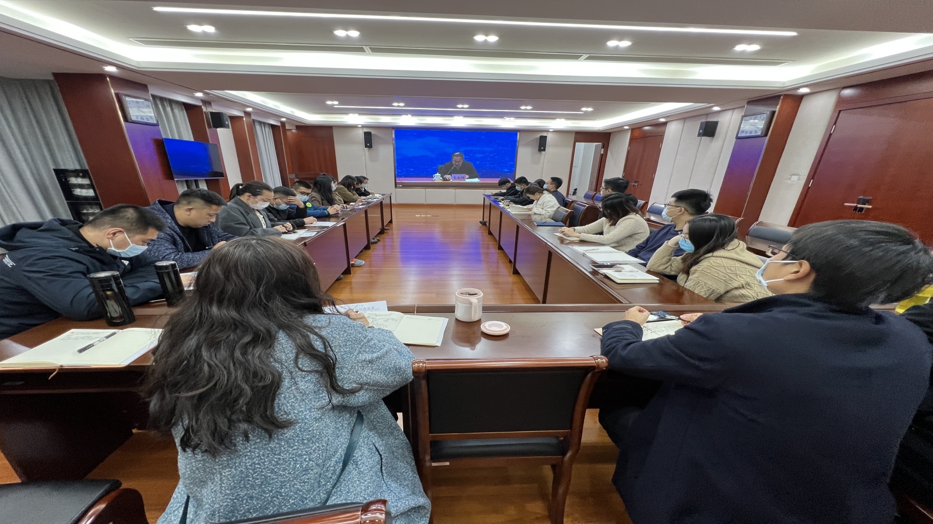 成人韩漫
参加2023届全国普通高校毕业生就业创业工作网络视频会议