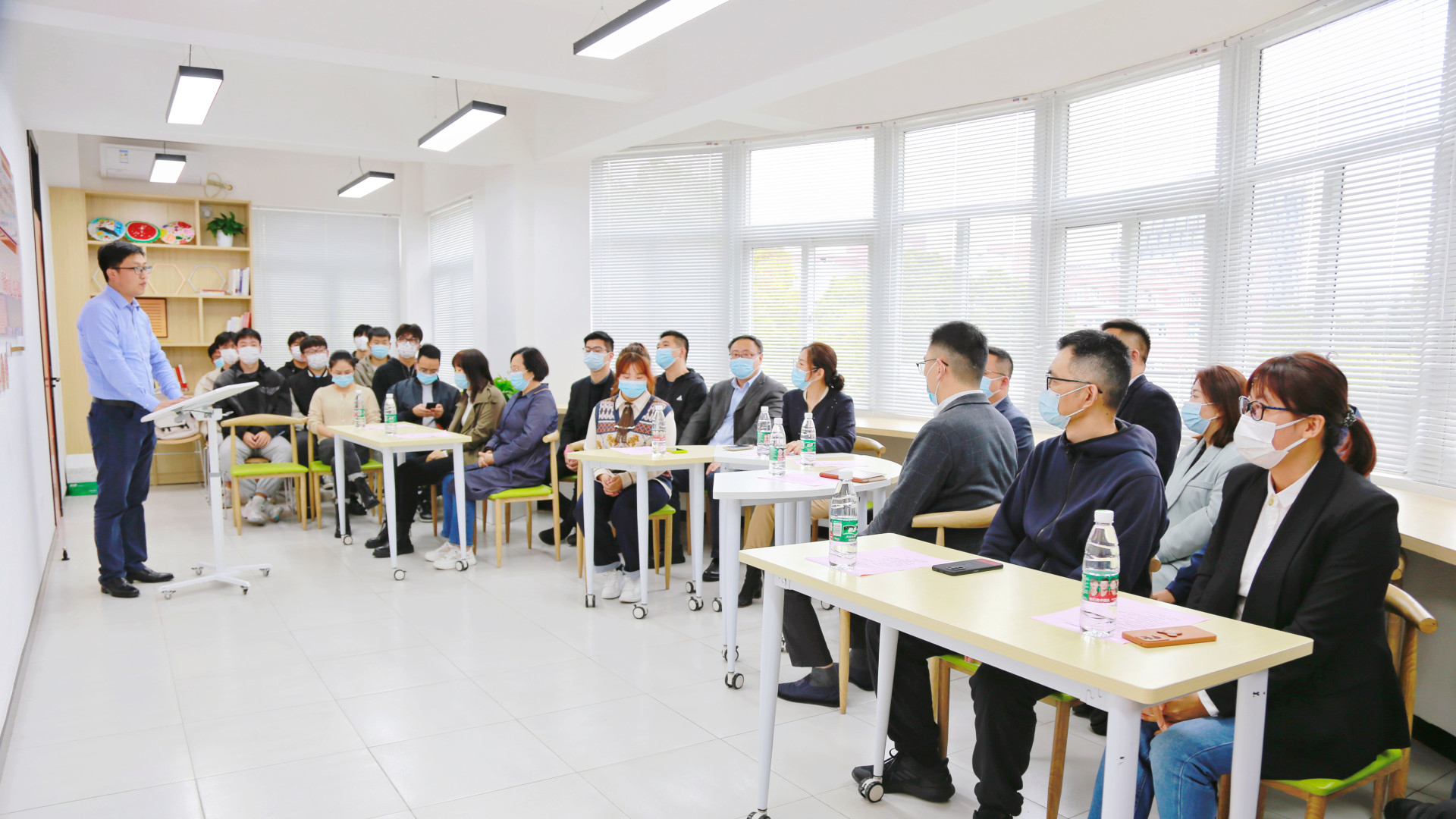 成人韩漫
“一站式”学生社区正式揭牌