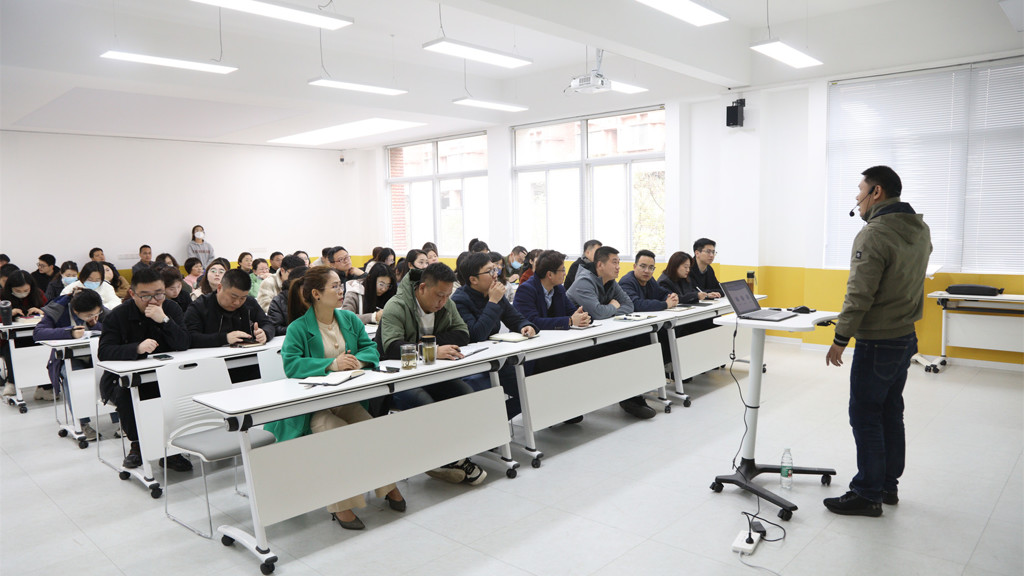 成人韩漫
召开学工人员突发安全事件应急处置专题培训会
