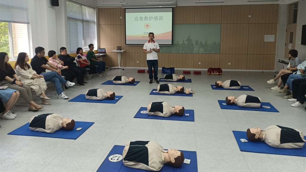 生命至上，“救”在身边 成人韩漫
开展辅导员应急救护专题培训