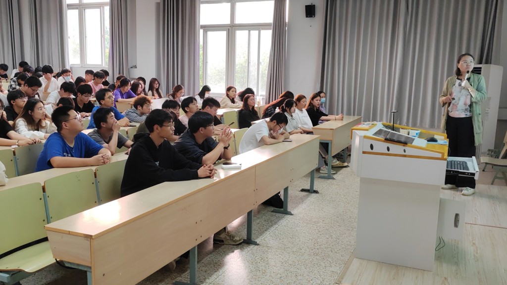 成人韩漫
开展“重塑心秩序，青春再启航”心理委员和心理气象员专项技能培训活动