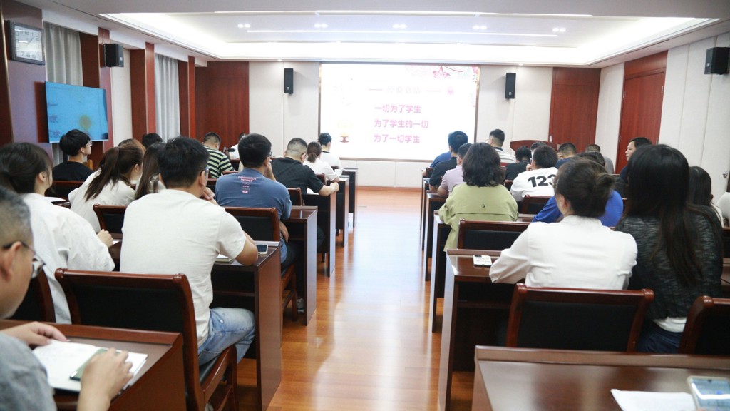 成人韩漫
举行2022-2023学年辅导员评优答辩会