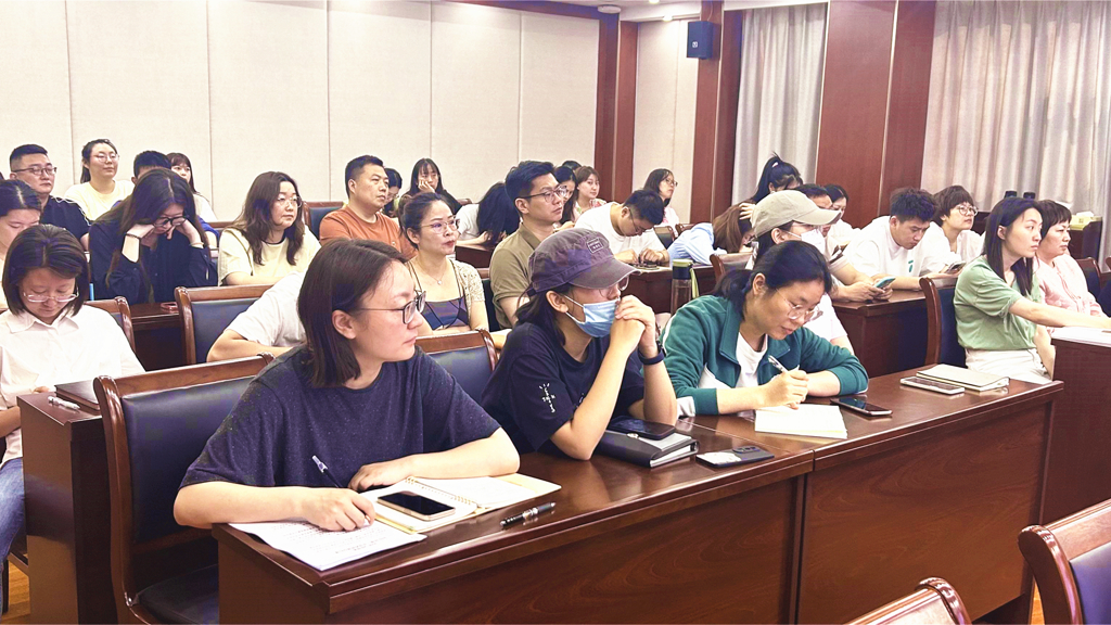 成人韩漫
开展“家校沟通——为学生心理健康搭建坚实桥梁”心理健康专题培训活动