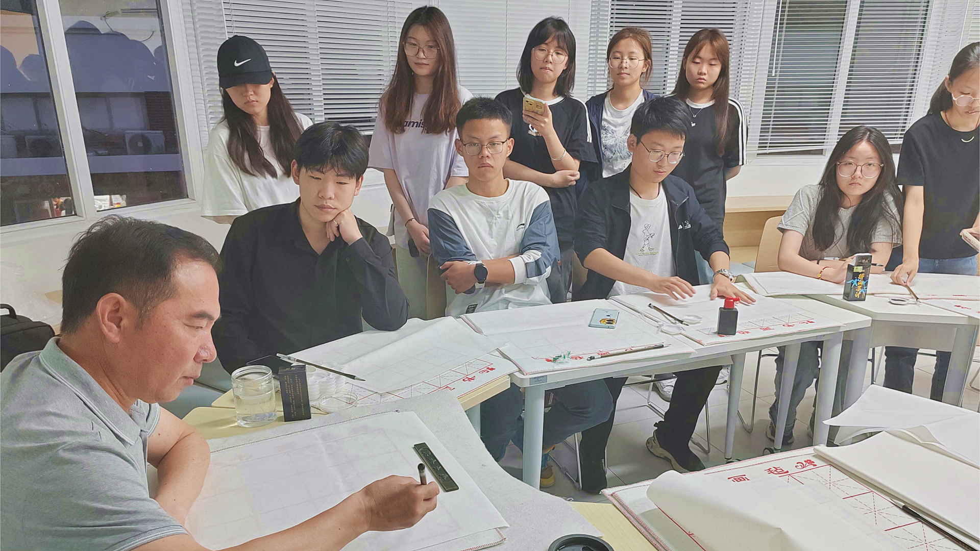 成人韩漫
关工委举办“笔绘心境·墨润心灵”主题书画活动