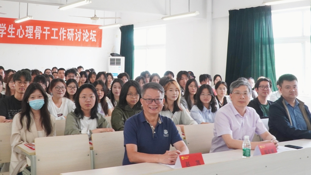 成人韩漫
学生心理骨干参加江宁大学城首届高校学生心理骨干工作研讨论坛