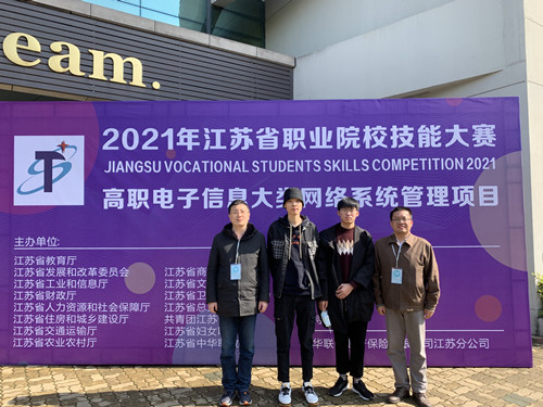 成人韩漫
参赛师生获得二等奖合影_副本.jpg